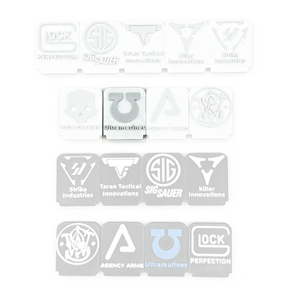 ガンスタンド ディスプレイスタンド 3Dプリント製 モデルガン エアガン 展示台 Glock / SIG SAUER / TTI / Strike Industries 立標プレート付き コレクション用 卓上ディスプレイ