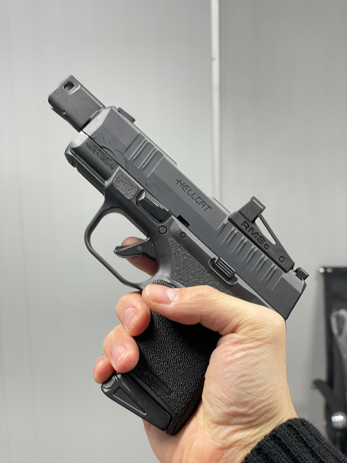 スプリングフィールドHELL CAT コンパクト銃  フィンガーアクションブローバックトイガン ナーフ レーザー銃 排莢式 TPBモデルガン