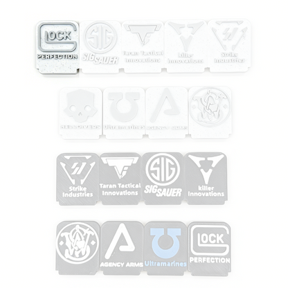 ガンスタンド ディスプレイスタンド 3Dプリント製 モデルガン エアガン 展示台 Glock / SIG SAUER / TTI / Strike Industries 立標プレート付き コレクション用 卓上ディスプレイ