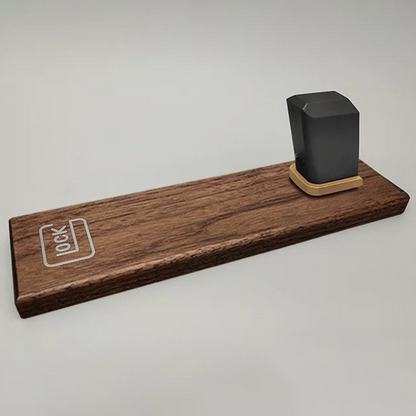 ガンスタンド ディスプレイスタンド 胡桃木/榉木 モデルガン エアガン 展示台 Glock互換 G17/G18/G19/G34/G45 TTI / SIG SAUER / Strike Industries コレクション用 卓上ディスプレイ